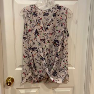 🌿 Beautiful floral summer top